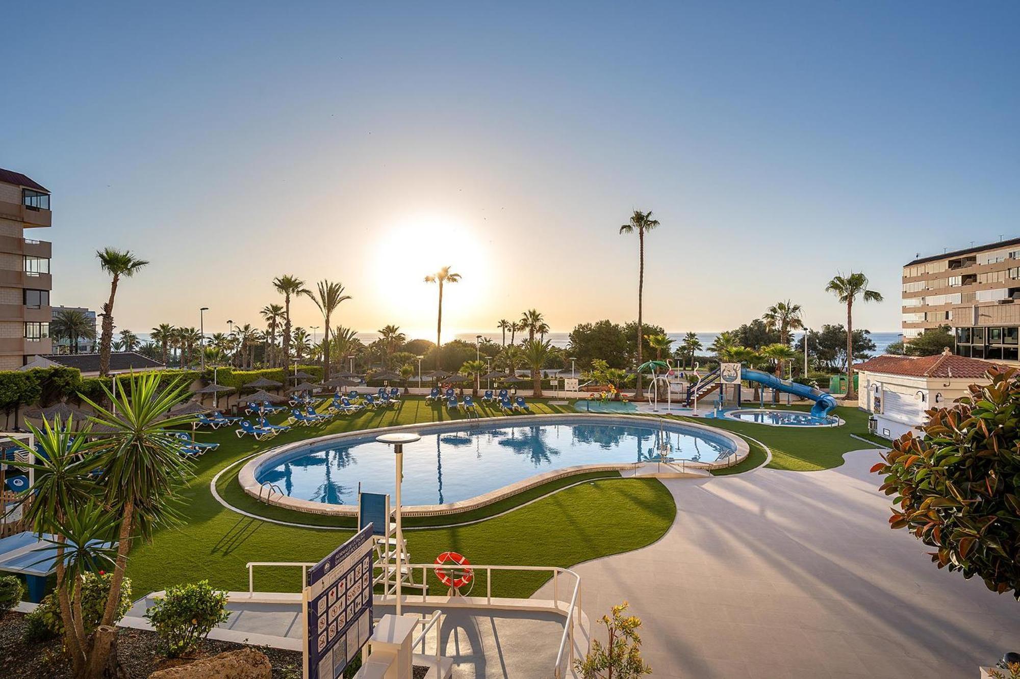 Hotel Playas De Торевиеха Екстериор снимка